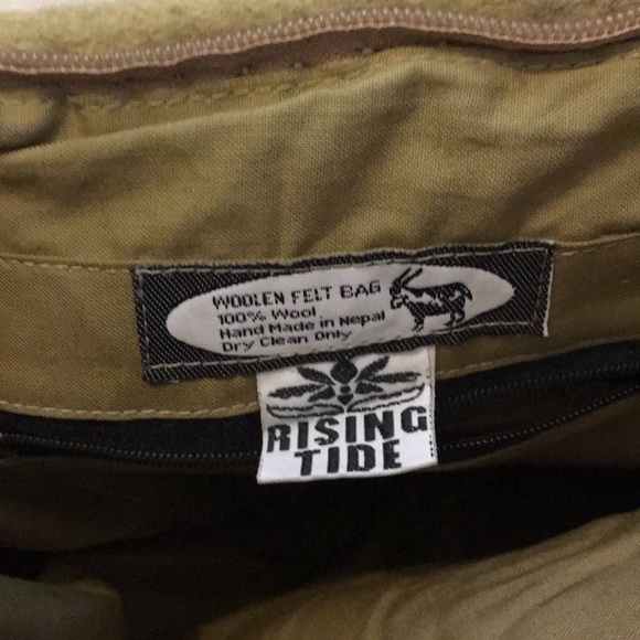 Pre-Loved Wool Handbag with polka dots - Picture 4 of 7